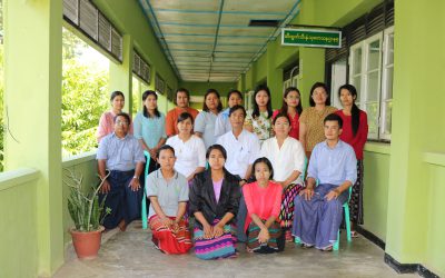 စိုက်ပျိုးရေးသုတေသနဦးစီးဌာနတွင် နေကြာသီးနှံ သုတေသနလုပ်ငန်းများ လာရောက် လေ့လာသင်ယူလျက်ရှိသည့် မွန်ပြည်နယ်၊ စိုက်ပျိုးရေးဦးစီးဌာနမှ သင်တန်းသားများ အား စာတွေ့နှင့်လက်တွေ့ သင်ကြားပေးလျက်ရှိ(4.7.22)￼