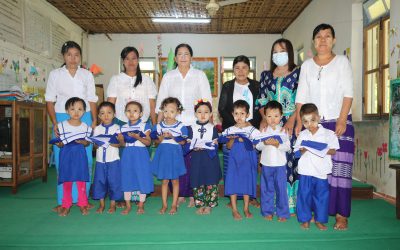 စိုက်ပျိုးရေးသုတေသနဦးစီးဌာန၊ ကိုယ့်အား ကိုယ်ကိုးမူလတန်းကြိုကျောင်းရှိ ကလေးငယ်များအားကျောင်းဝတ်စုံနှင့် စားသောက်ဖွယ်ရာများပေးအပ်ခြင်း