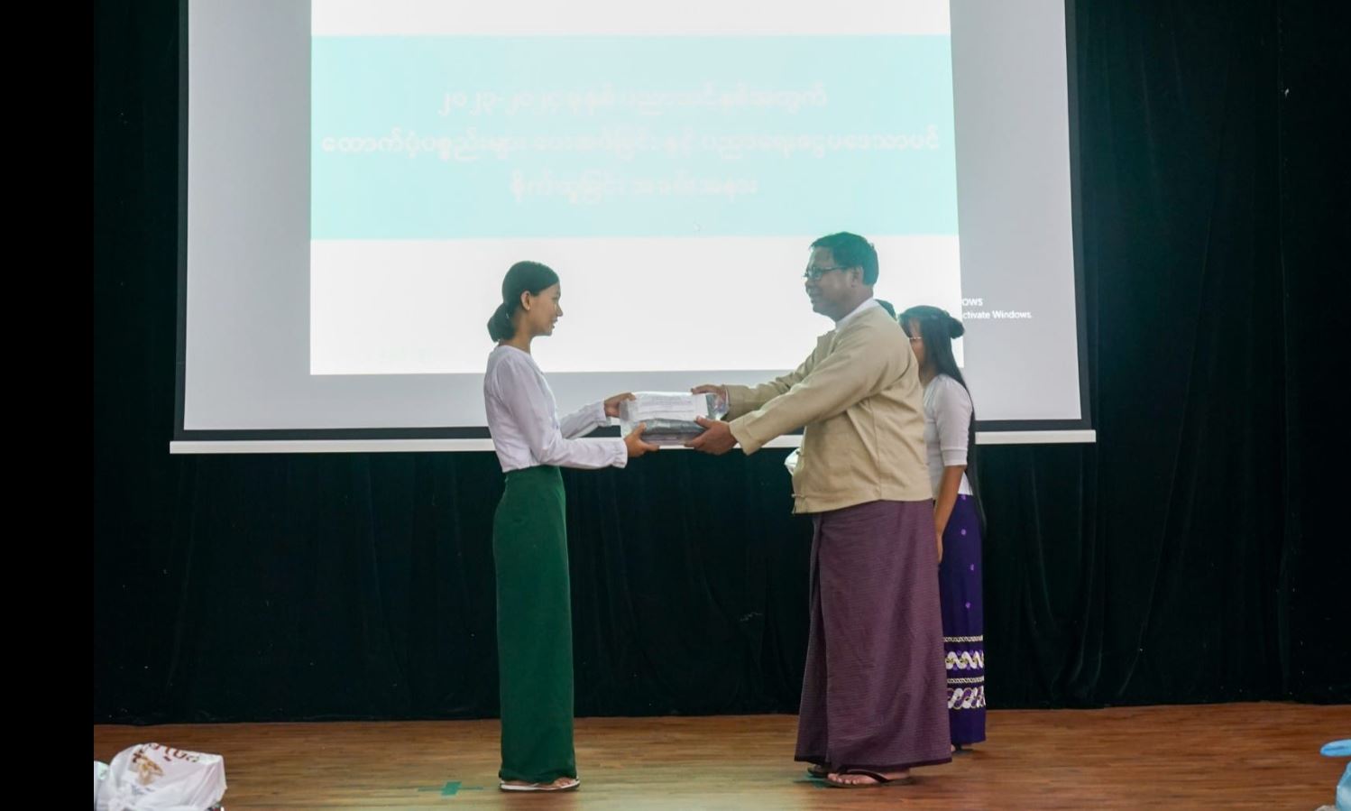 နမါ်အမ